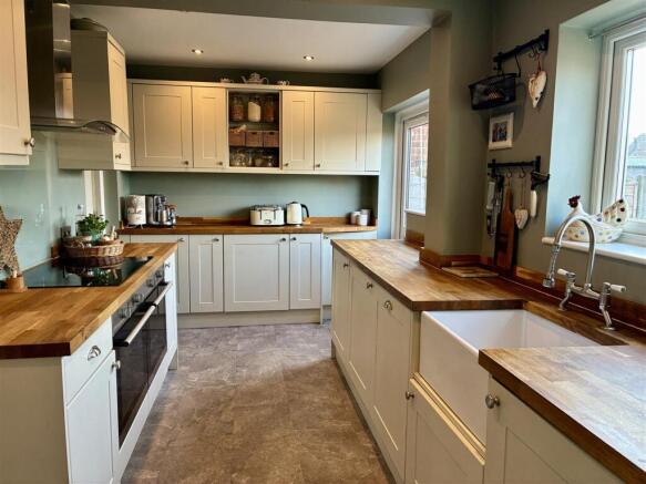 Kitchen1.JPEG