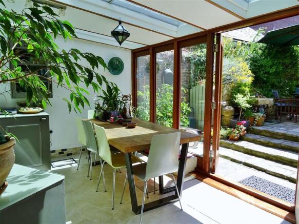 DINING ROOM: