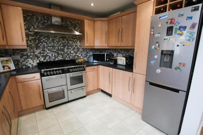 DINING/KITCHEN