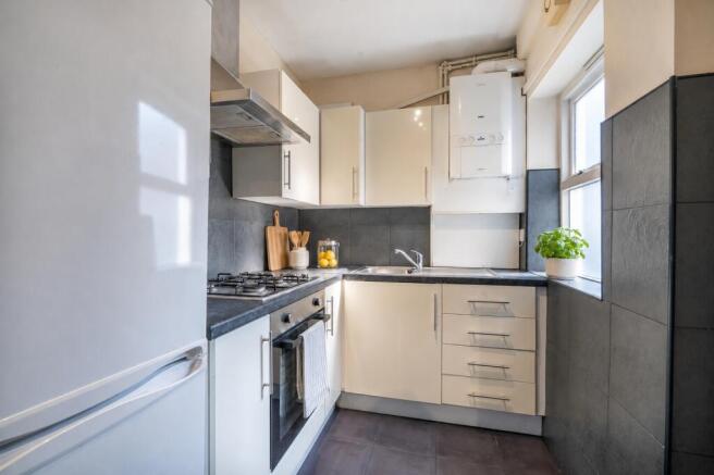 3 bed House to rent Image 4