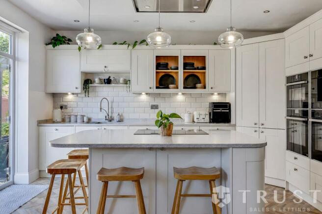 4 bed Detached for sale Image 5