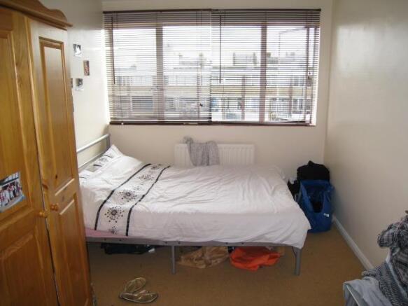 bedroom one (2).JPG
