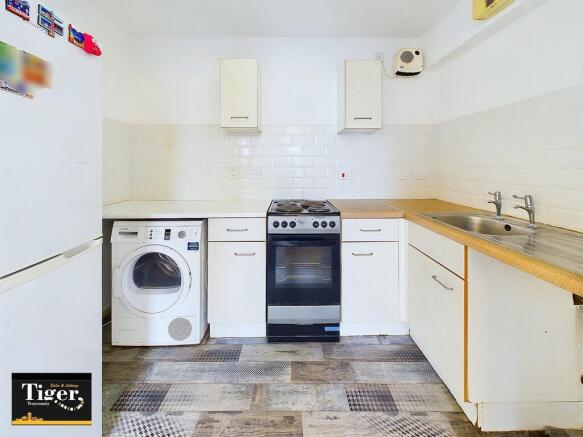 CAM02176G0-PR0370...