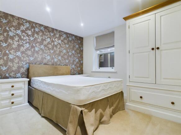 2 bed Flat to rent Image 5