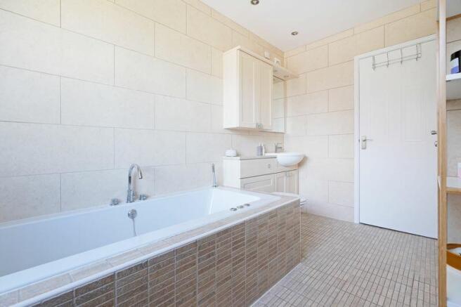 Family Bathroom 
