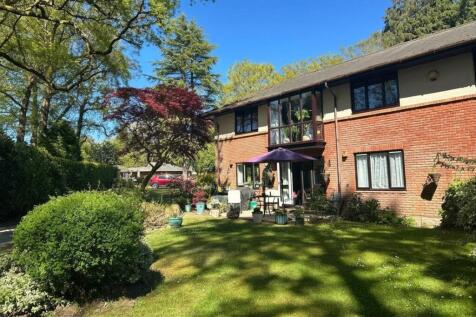 Crossways Road, Grayshott, Hindhead, GU26
