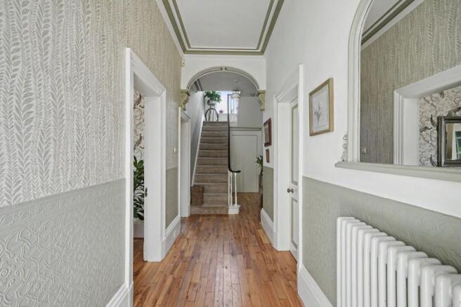 5 bed Detached for sale Image 9