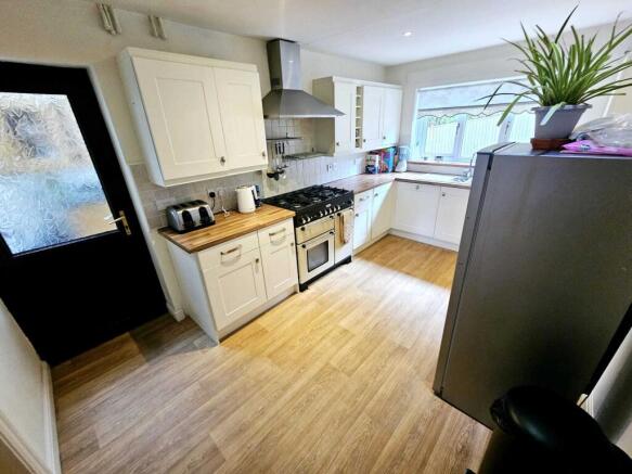 3 bed Detached for sale Image 9