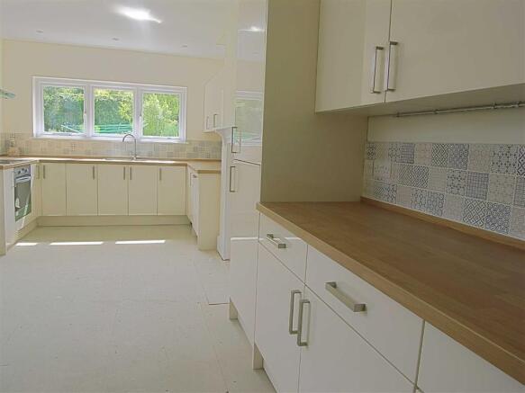 KITCHEN/BREAKFAST RO