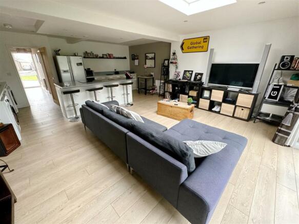 Kitchen Family Room.JPG