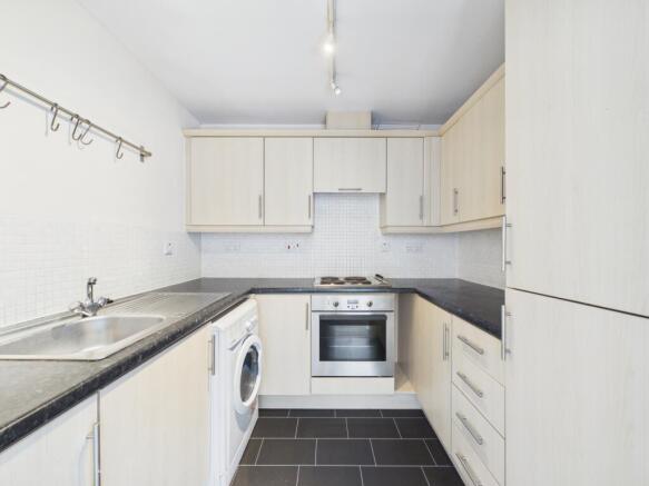 CAM01721G0-PR0120-STILL006