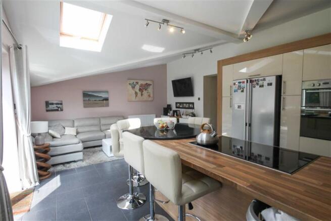 Kitchen/dining/family room