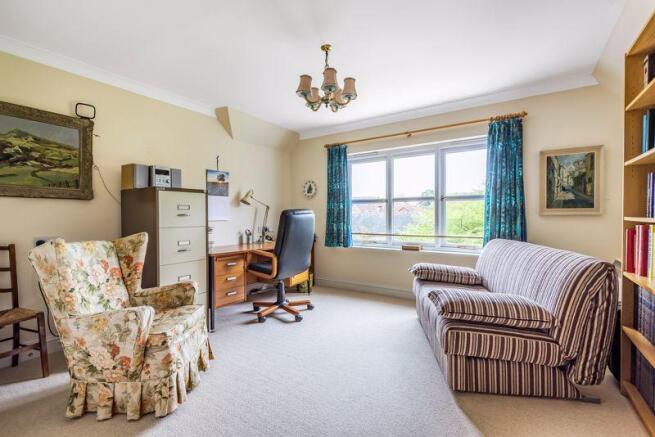 Bedroom 1 /Office