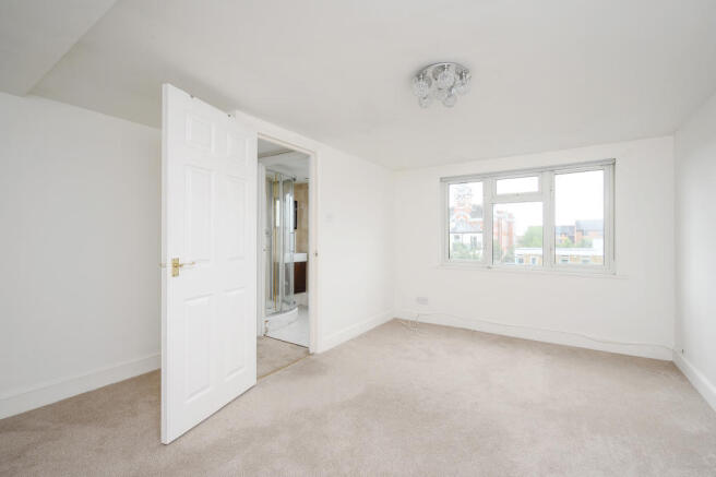 64 Griffiths Road-15