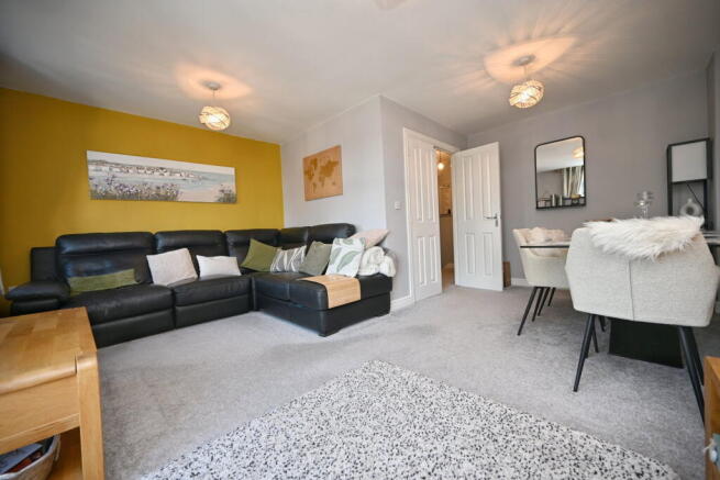 4 bed Semi-Detached for sale Image 8