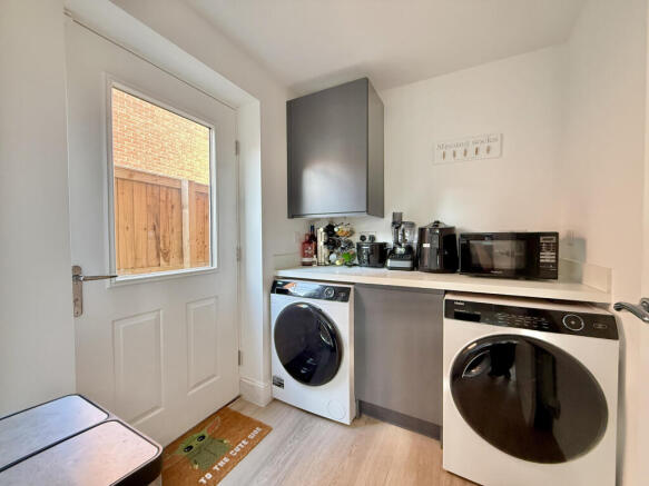 5 bed Detached for sale Image 6