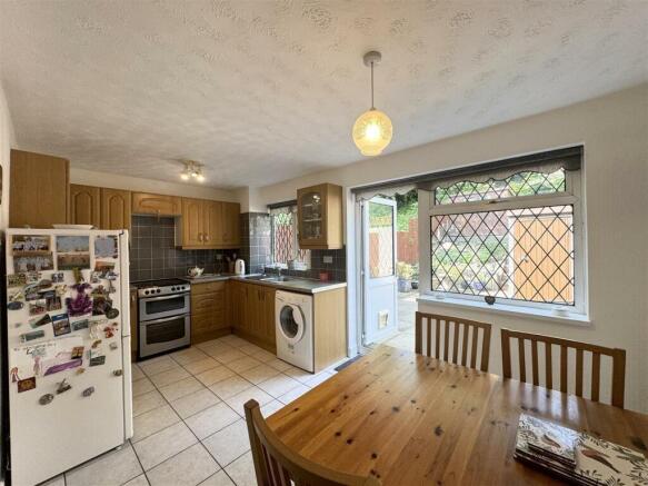 Dining Area & Kitchen