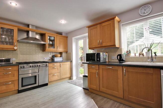 3 bed Town House for sale Image 5