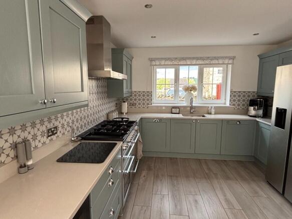 4 bed Detached for sale Image 6