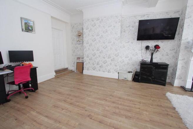 Open planned room into lounge