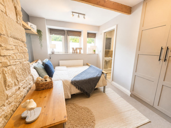 2 bed Terraced for sale Image 6