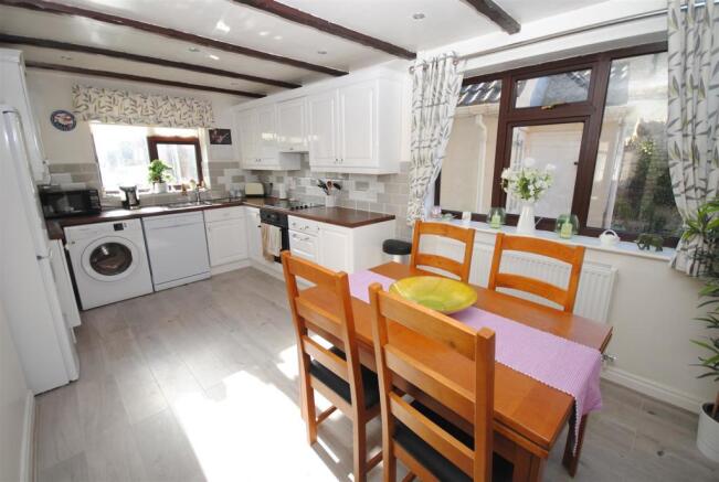 1pinfoldcottagessidekitchen2.JPG