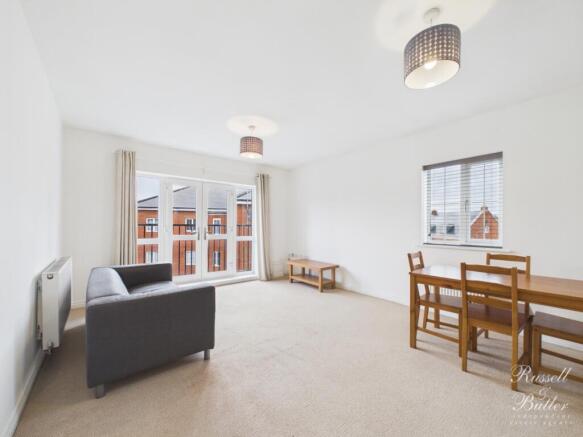 CAM01995G0-PR0409-STILL016