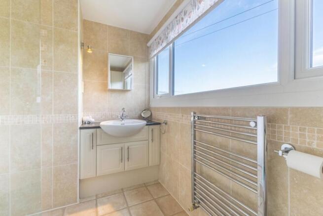 EN SUITE