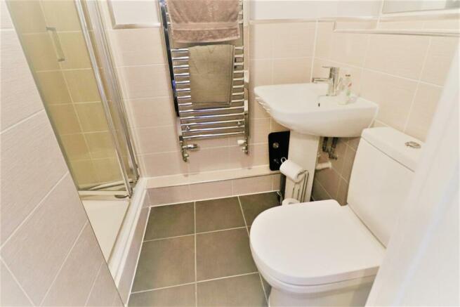 EN SUITE SHOWER ROOM