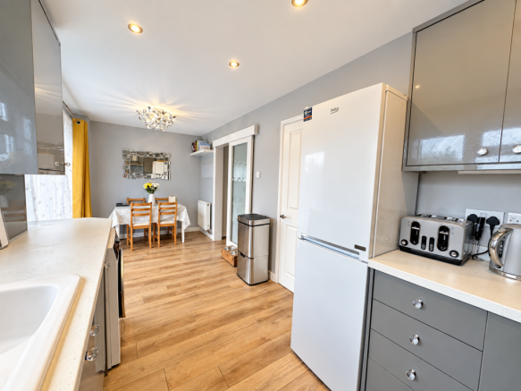 Kitchen/ Dining room
