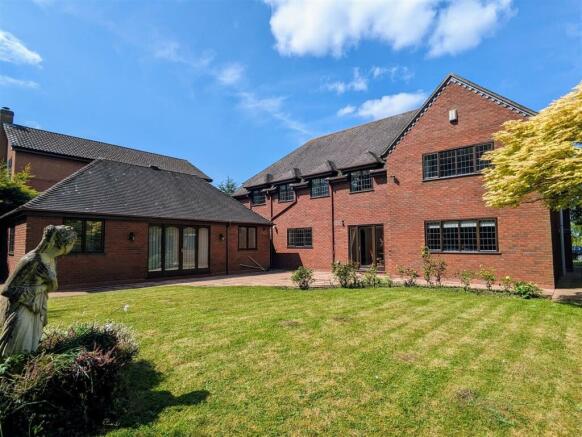 6 Ashby Park