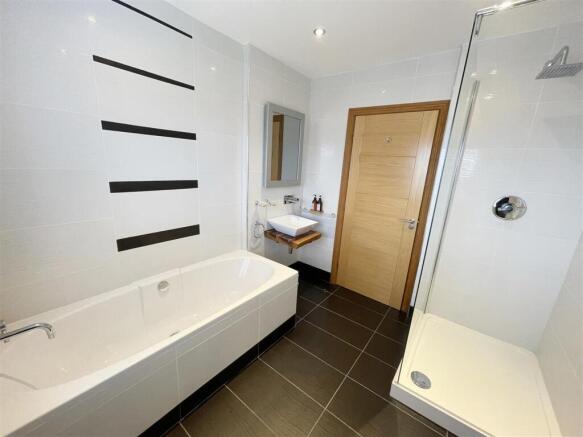 2 bed Apartment for sale Image 9
