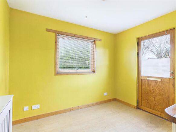 Kitchen & Dining Area
