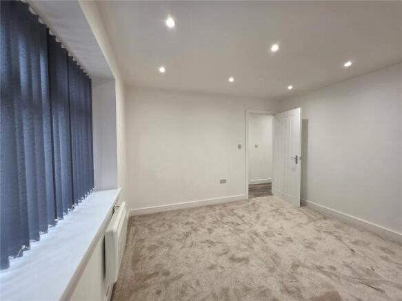3 bed Apartment to rent Image 11