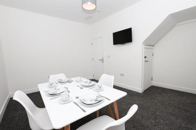 5 bed Terraced to rent Image 6