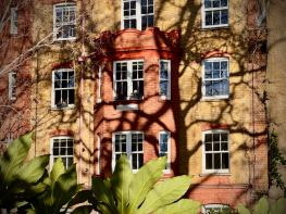 Flat 13, 26 Montfort House, Victoria Park Square, London E2 9PG