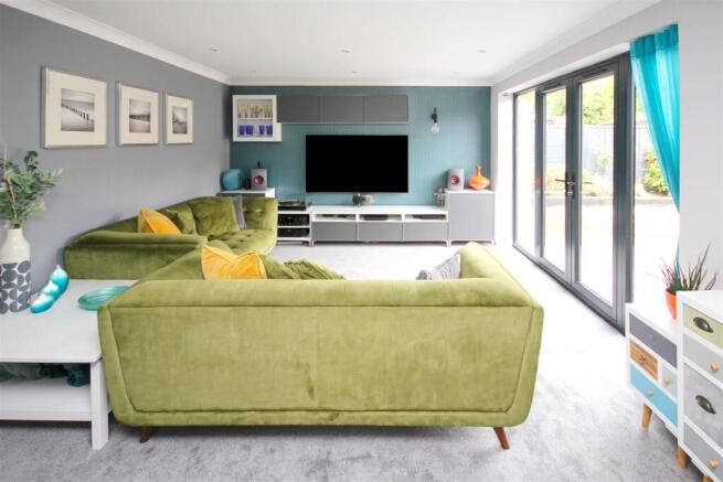 lounge 1.JPG