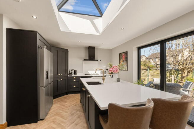 4 bed Semi-Detached for sale Image 4