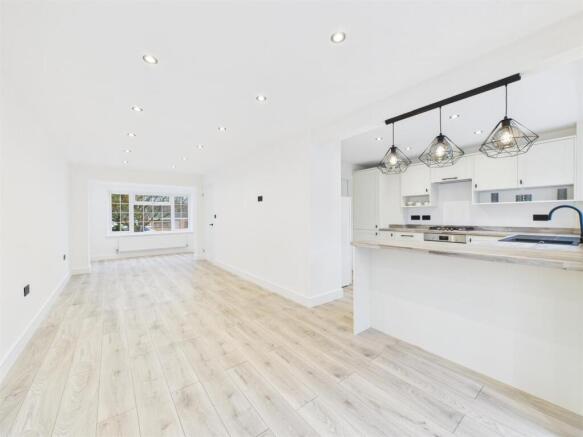 Spacious Lounge/Dining Room