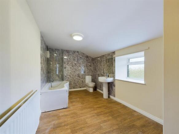 3 bed Semi-Detached to rent Image 11
