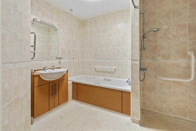 Bathroom/Wet Rm. 31HC.JPG