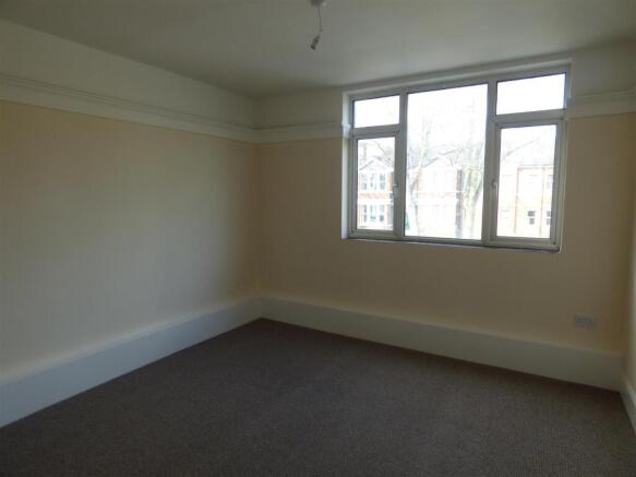 Flat 2 55 Derby Road Bedroom.JPG