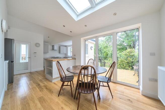 3 bed Semi-Detached for sale Image 6
