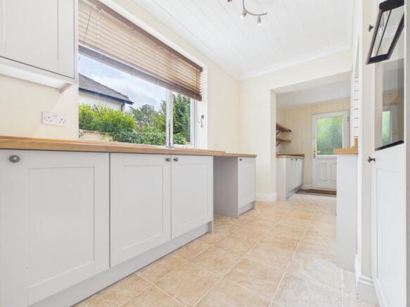 3 bed Semi-Detached to rent Image 7