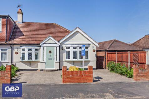 Lawns Way, Romford, RM5