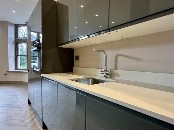 2 bed Apartment to rent Image 7