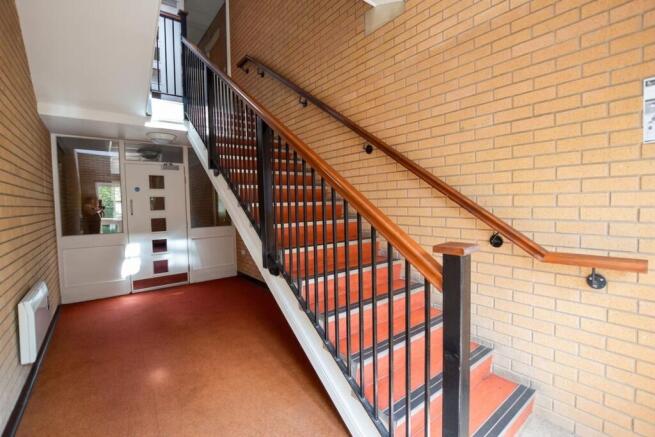 2 bed Flat for sale Image 12