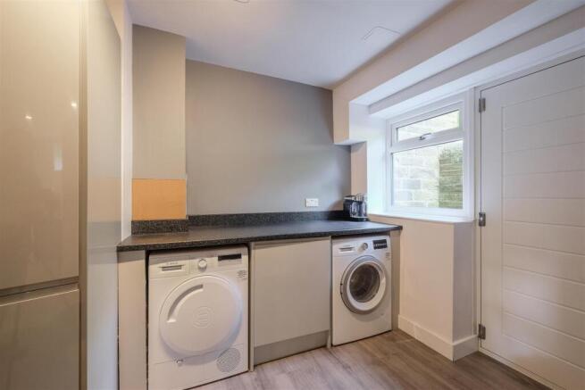 5 bed Detached for sale Image 12