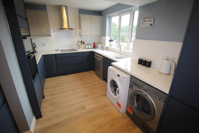 4 bed Semi-Detached for sale Image 5