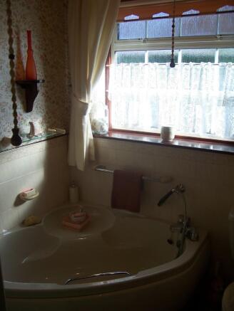 corner bath suite